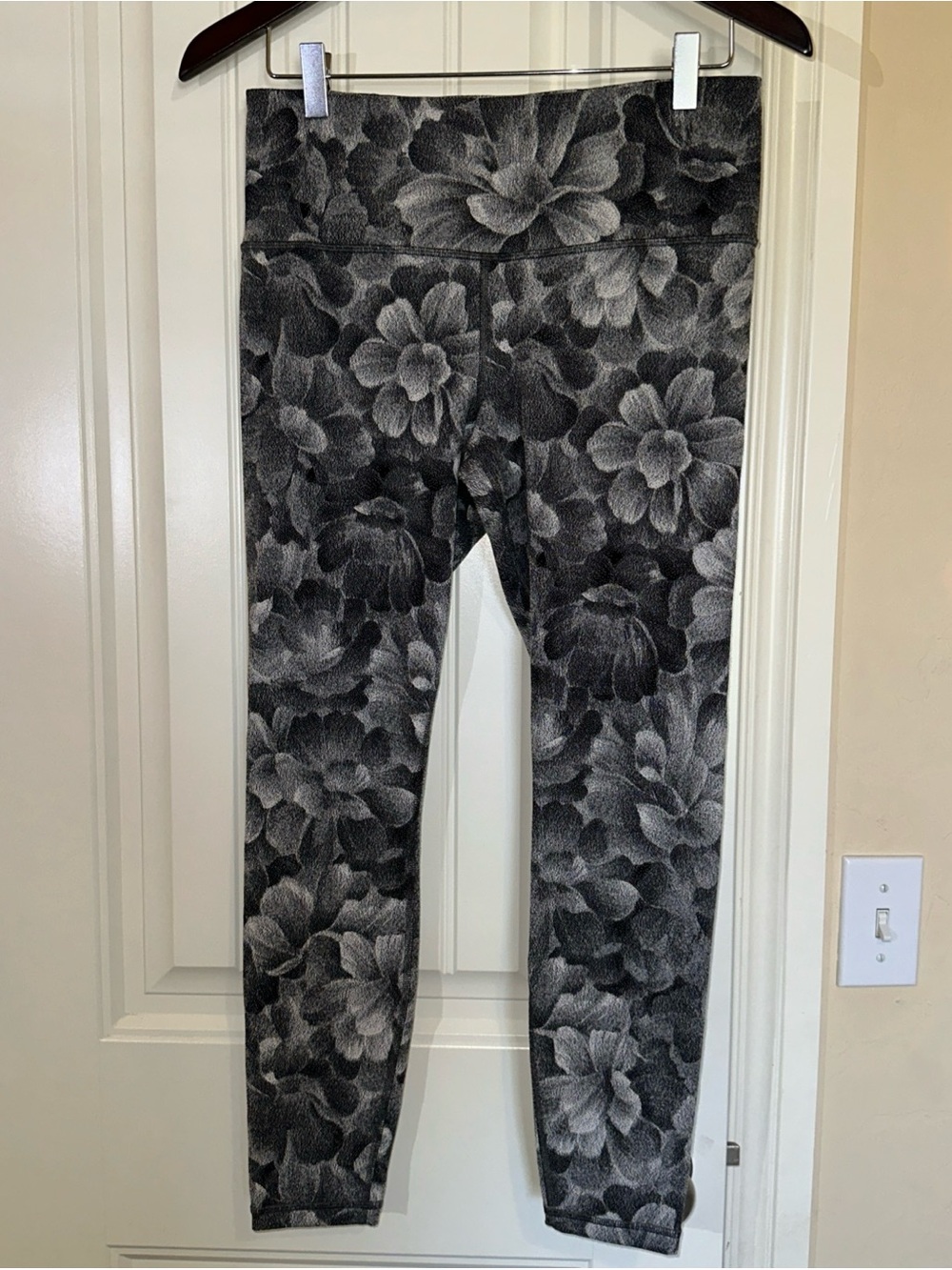 Athleta Elation Textured Tight Athletic Leggings M